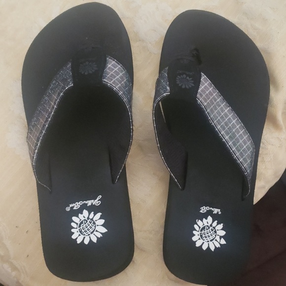 Girls Yellow Box flip flops with sequins - Picture 1 of 2